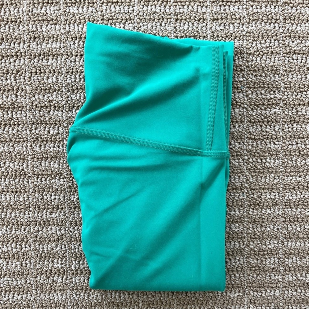 NWOT lululemon Wunder train 28 size 6